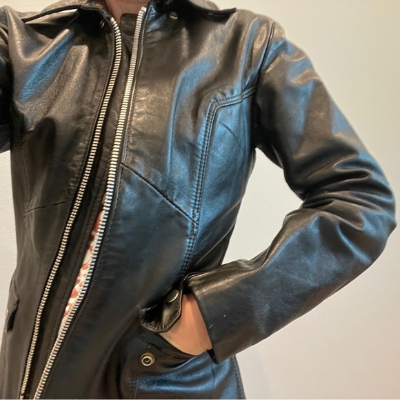 Classic vintage leather jacket - size small with zippers and flare - Picture 10 of 13